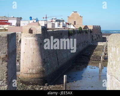 Fortezza di Mazagan paesaggio cittadino con l'arabo antica fortificazione pareti Citadel si trova in Marocco in Africa con il cielo blu e chiaro nel 2016 giornata di sole. Foto Stock