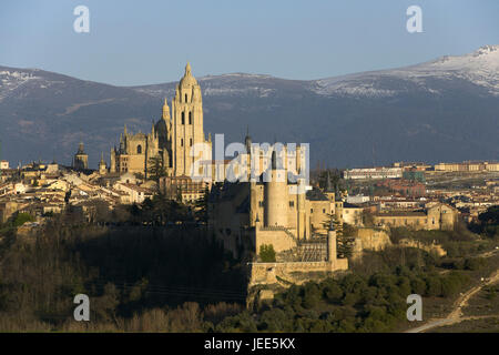 Spagna, Kastilien-León, visualizzare a Segovia la cattedrale e l'Alcazar, Foto Stock