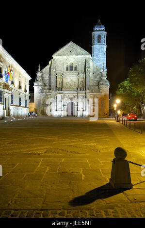 Spagna, Andalusia, a Ubeda, spazio prima della Sacra Capilla del Salvador di notte, Foto Stock