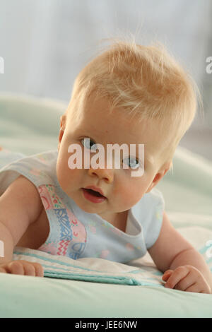 Baby, 5 mesi, aggiungere il supporto, estate, visualizza fotocamera, Foto Stock