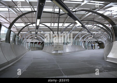 Piattaforma di ponti di accesso presso il recentemente ristrutturato Fenchurch Street Station nella città di Londra, Regno Unito Foto Stock