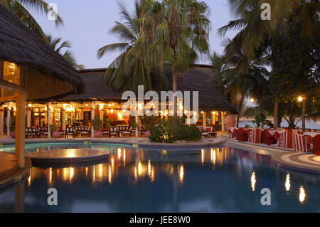 Di sera, ristorante, terrazza, piscina, hotel Espadon, Saly, Petite Cote, Senegal, Foto Stock