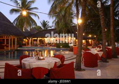 Di sera, ristorante, terrazza, piscina, hotel Espadon, Saly, Petite Cote, Senegal, Foto Stock