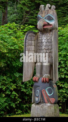 Palo di Totem di uccello Foto Stock