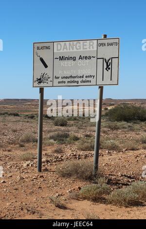 Segnale di avvertimento in corrispondenza di Coober Pedy in Sud Australia Foto Stock