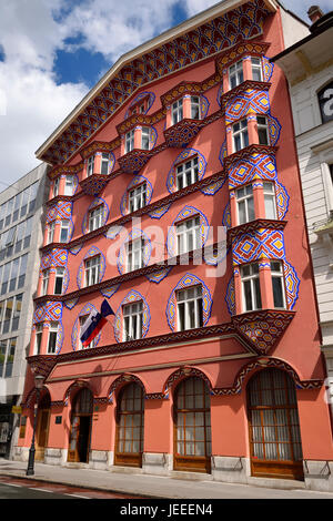 Facciata colorata della cooperativa Business Bank edificio chiamato Vurnik House progettata da Ivan Vurnik sulla strada Miklosic Ljubljana Slovenia Foto Stock