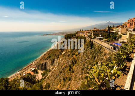Vista siciliana da Taormina piazza principale del. Foto Stock