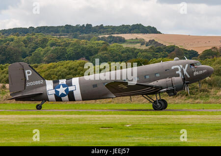 Douglas C-47 Skytrain (Dakota DC-3) a Shoreham Airshow 2014. Foto Stock