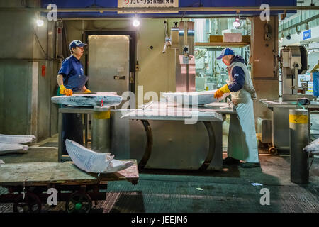 Osaka all'ingrosso centrale rinnovato come la cucina di Osaka ed è il più grande mercato del pesce nella regione di Kansai Foto Stock