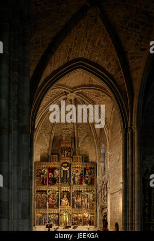 Altare Maggiore e tardo-gotico di pala, dal XV secolo e dedicata a San Giovanni Battista della parrocchia di Santa Cruz in Medina de Pomar, Burgos, Foto Stock