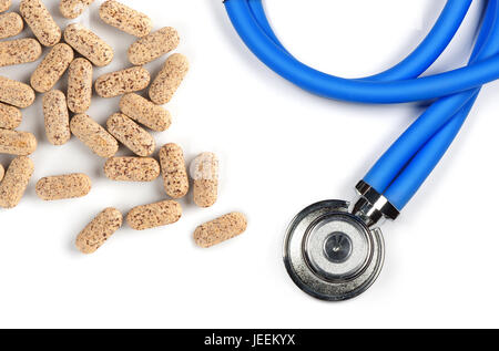 Compresse con medico stetoscopio. Delle cure mediche concetto. Isolato su bianco. Vista superiore Foto Stock