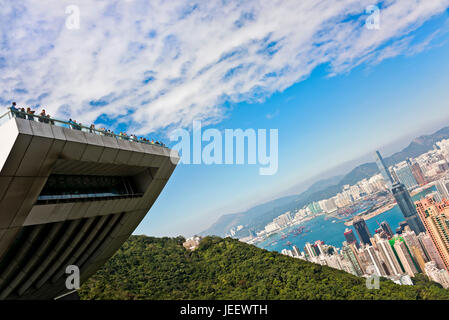 Vista orizzontale della torre di picco piattaforma di osservazione in corrispondenza del picco di Hong Kong, Cina. Foto Stock