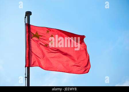 Orizzontale di vista ravvicinata della bandiera nazionale della Cina. Foto Stock