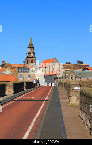 Vista su Ponte Vecchio guardando verso Berwick upon Tweed. Englands la maggior parte delle città settentrionali. Foto Stock