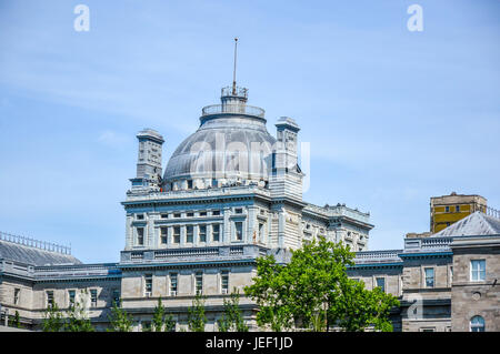 Il vecchio Palazzo di Giustizia (Palais de Justice) di Montreal. Gli edifici di vecchia costruzione nel vecchio porto di Montreal, Canada Foto Stock