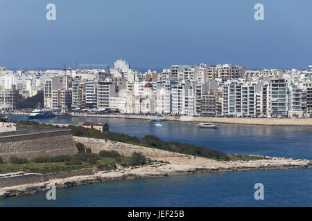 Manoel Island e il panorama di Sliema, vista da La Valletta, Malta Foto Stock