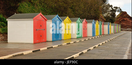 Nuova spiaggia capanne ad Coryton's Cove, Dawlish. Foto Stock