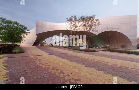 Rettangolo di selezione di ingresso al Caixa Forum Sevilla progettato da Guillermo Vázquez Consuegra Foto Stock