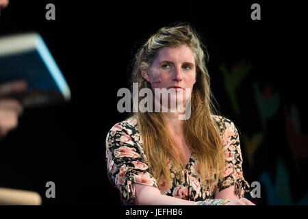 Amanda Owen, hill farmer e autore di "un anno nella vita di un Yorkshire pecoraia', FIGURANTE AL 2017 Hay Festival della letteratura e delle arti, Hay on Wye, Wales UK Foto Stock