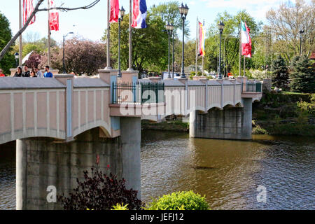 Frankenmuth Michigan Bavarian Inn ponte pedonale sul fiume Cass Foto Stock