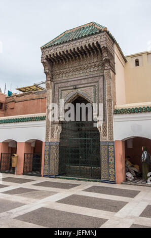 Marrakech, Marocco - 3 Maggio 2017: Cortile della moschea Zaouia de Sidi Bel Abbes nella medina di Marrakech, Marocco Foto Stock