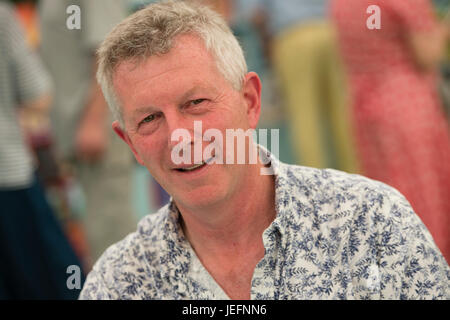 STEPHEN MOSS, ex Springwatch presenter e natura scrittore , autore di "Wonderland - un anno di Gran Bretagna la fauna selvatica, di giorno in giorno', al 2017 Hay Festival della letteratura e delle arti, Hay on Wye, Wales UK Foto Stock