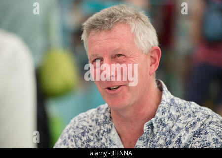 STEPHEN MOSS, ex Springwatch presenter e natura scrittore , autore di "Wonderland - un anno di Gran Bretagna la fauna selvatica, di giorno in giorno', al 2017 Hay Festival della letteratura e delle arti, Hay on Wye, Wales UK Foto Stock