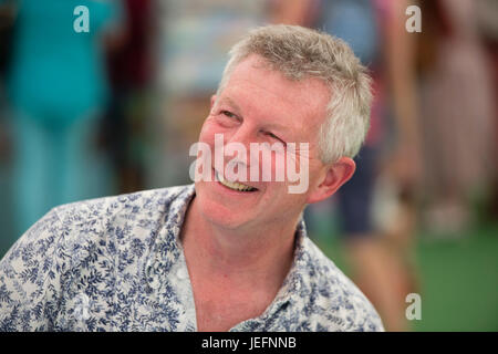 STEPHEN MOSS, ex Springwatch presenter e natura scrittore , autore di "Wonderland - un anno di Gran Bretagna la fauna selvatica, di giorno in giorno', al 2017 Hay Festival della letteratura e delle arti, Hay on Wye, Wales UK Foto Stock