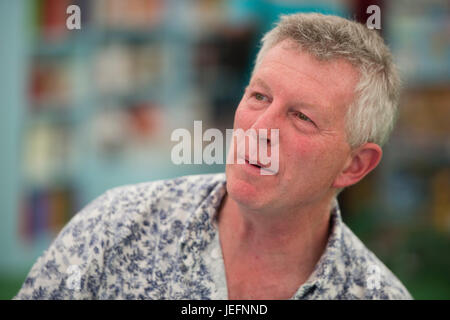 STEPHEN MOSS, ex Springwatch presenter e natura scrittore , autore di "Wonderland - un anno di Gran Bretagna la fauna selvatica, di giorno in giorno', al 2017 Hay Festival della letteratura e delle arti, Hay on Wye, Wales UK Foto Stock