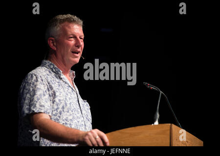 STEPHEN MOSS, ex Springwatch presenter e natura scrittore , autore di "Wonderland - un anno di Gran Bretagna la fauna selvatica, di giorno in giorno', al 2017 Hay Festival della letteratura e delle arti, Hay on Wye, Wales UK Foto Stock