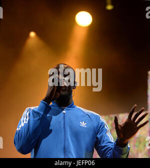 Stormzy eseguendo sull'altro stadio presso il festival di Glastonbury, presso l'azienda agricola degna in Somerset. Stampa foto di associazione. Picture Data: Sabato 24 Giugno, 2017. Vedere PA storia SHOWBIZ Glastonbury. Foto di credito dovrebbe leggere: Ben Birchall/PA FILO Foto Stock