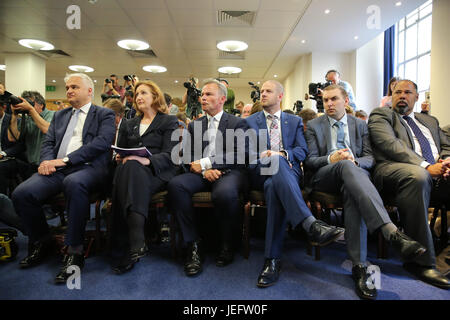 Il UKIP Leader Paolo Nuttall lancia l'UKIP generale del manifesto elettorale nel centro di Londra. Britons andranno alle urne il 8 giugno a votare in un'elezione generale. Dotato di: Patrick O'Flynn, Suzanne Evans, UKIP vice leader Peter Whittle dove: Londra, Regno Unito quando: 25 maggio 2017 Credit: Dinendra Haria/WENN.com Foto Stock