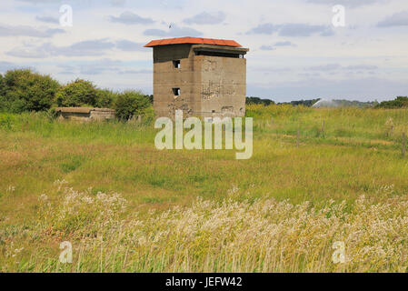 Il tempo di guerra vecchia torre di osservazione edilizia militare a East Lane, Bawdsey, Suffolk, Inghilterra, Regno Unito Foto Stock