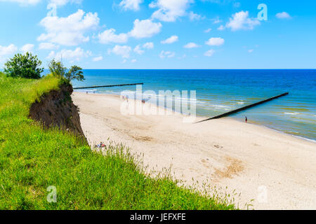 Vista della spiaggia in Trzesacz villaggio sulla costa del Mar Baltico della Polonia Foto Stock