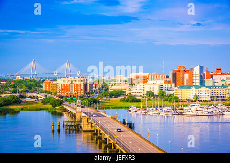 Charleston, Carolina del Sud, Stati Uniti d'America skyline oltre il Fiume Ashley. Foto Stock