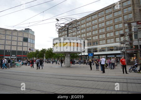 Weltzeituhr im Alexanderplatz/World Time Clock a Alexanderplatz Foto Stock