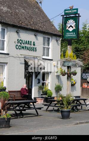 Square & bussole, Great Shelford, Cambridgeshire, è un grande del xvii secolo di legno a casa, parte racchiusi in mattoni attorno al 1800. Foto Stock