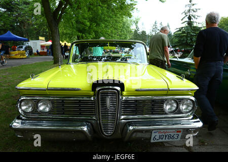 Otwock, Polonia. 24 GIU, 2017. Oldtimer riunione mostra vetture polacco di epoca comunista chiamato Polski Fiat, Zuk, Nysa, Syrenka, Romet e molti altri. Gli espositori hanno presentato a noi, europei e la RDT veicoli presso la città di Otwock. ©Madeleine Ratz/Alamy Live News Credito: Madeleine Ratz/Alamy Live News Foto Stock