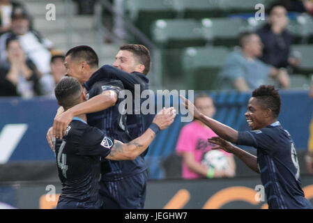 Los Angeles, Stati Uniti d'America. Il 24 giugno 2017. I giocatori di Sporting KC celebrare rigature durante il 2017 Major League Soccer (MLS) match tra Los Angeles Galaxy e Sporting Kansas City, a Carson, gli Stati Uniti, il 24 giugno 2017. Kansas City ha vinto 2-1. Credito: Javier Rojas/Xinhua/Alamy Live News Foto Stock