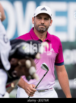 Moosinning, Germania. Il 25 giugno, 2017. Lo spagnolo professional golfer Sergio Garcia in azione a uomini singoli 4° round evento presso l'International Open Europa Tour in Moosinning, Germania, 25 giugno 2017. Foto: Sven Hoppe/dpa/Alamy Live News Foto Stock