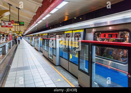 TAIPEI, Taiwan - 21 Maggio: questo è MRT Jiantan stazione a stazione di popolare in Taipei a causa di essa essendo vicino al famoso Shilin night market su 21 Maggio 2017 Foto Stock