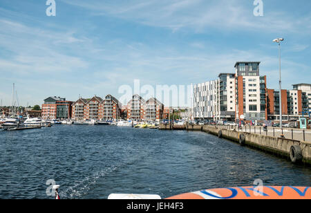 Marina di Ipswich Suffolk REGNO UNITO vista di appartamenti residenziali e le università di Suffolk Foto Stock