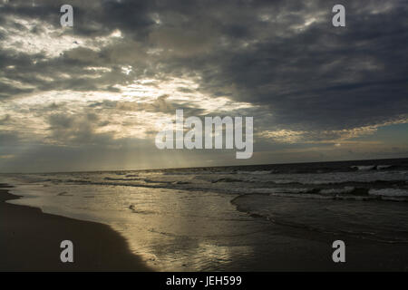 Tramonto sulla spiaggia Foto Stock