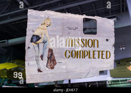 Oshkosh, WI - 3 Marzo 2017: un pezzo di naso arte dalla seconda guerra mondiale gli aeromobili dotati di missione completata Foto Stock