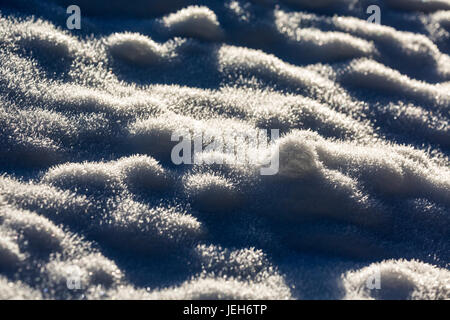 Extreme close-up smerigliato di cristalli di neve; Invermere, British Columbia, Canada Foto Stock