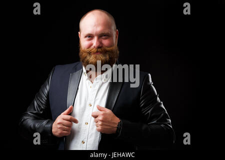 Soddisfatto l'uomo con la barba di zenzero Foto Stock