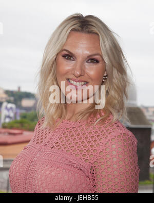 SANNA NIELSEN cantante svedese e televisione ospitante per Allsång på Skansen in televisione svedese 2017 Foto Stock