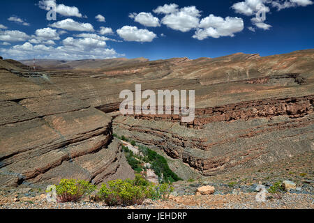 Paesaggio in alto Dades valley con Gorge de Dades, Marocco, Africa Foto Stock