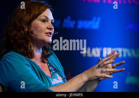 Caryl Lewis, welsh languge scrittore e romanziere, figurante al 2017 Hay Festival della letteratura e delle arti, Hay on Wye, Wales UK Foto Stock