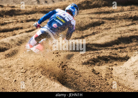 OTTOBIANO, Italia - 24 giugno 2017: MXGP, EMX e MX2 piloti in gara durante la MXGP italiana nel Campionato del Mondo 2017 al circuito di Ottobiano Foto Stock